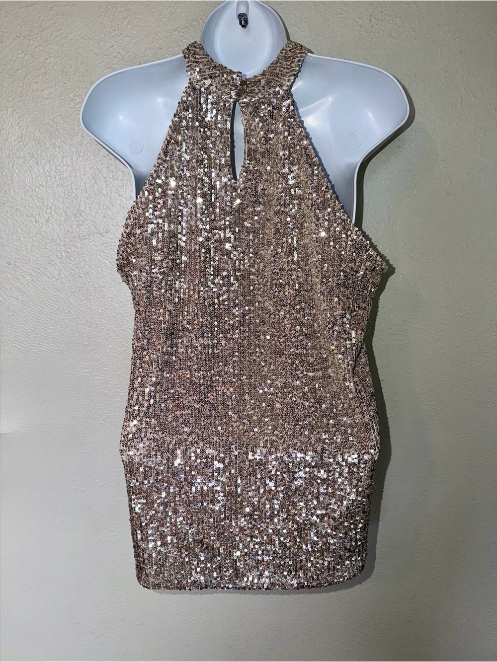 Cable & Gauge Champagne Gold Sequins Sleeveless Halter Neck Lined Top Sz M NWOT - Picture 11 of 16